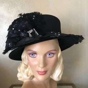 EXTRAVAGANT VINTAGE BLACK FEDORA WITH FEATHER TRIM, RHINESTONES AND BROOCH